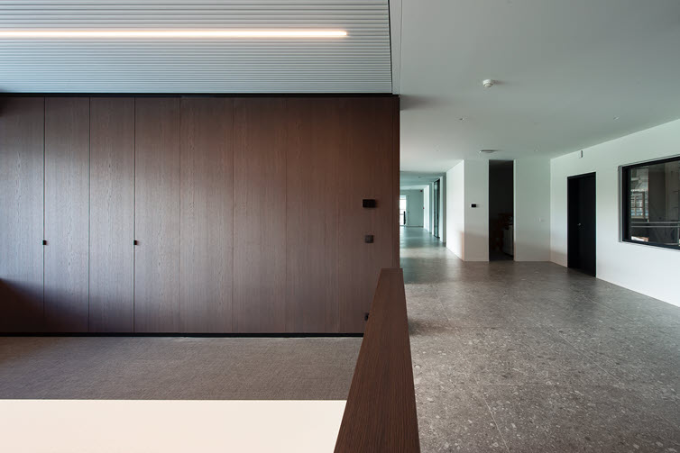 In some walls cabinets are finished in the oak look of Master Oak